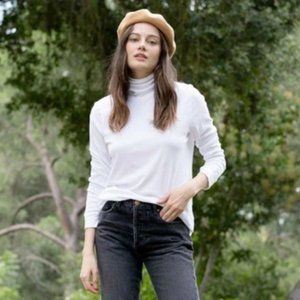 The GREAT. - The Slim Turtleneck in True White - M